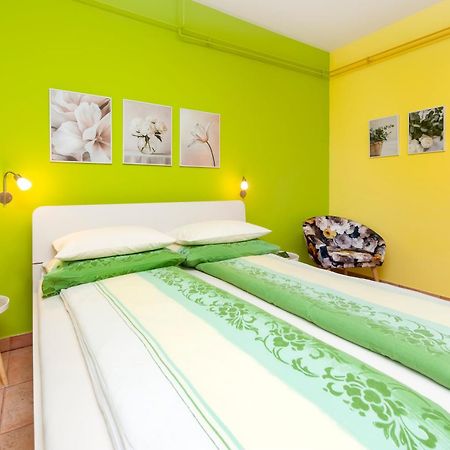 Apartments Erik B&B Adults Only Ровинь Экстерьер фото