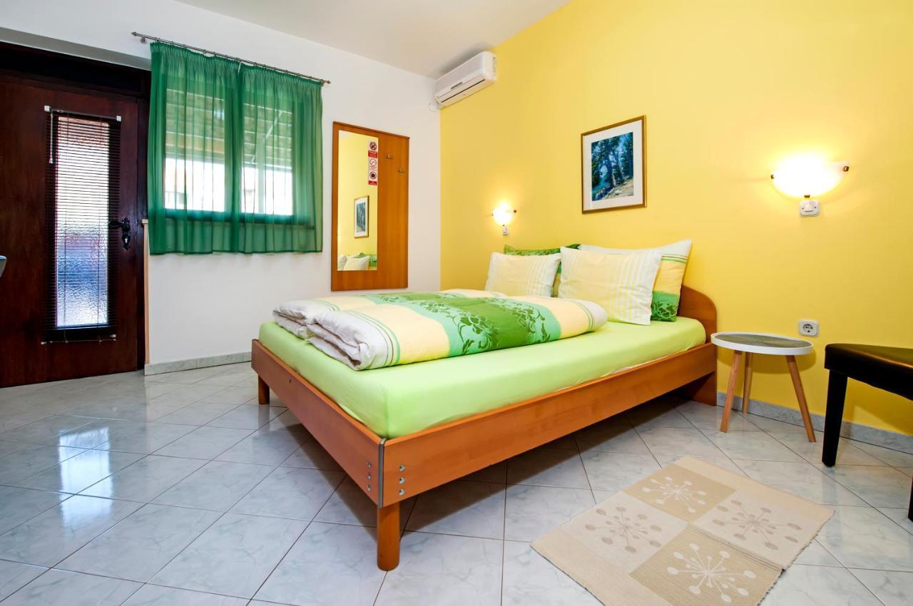 Apartments Erik B&B Adults Only Ровинь Экстерьер фото