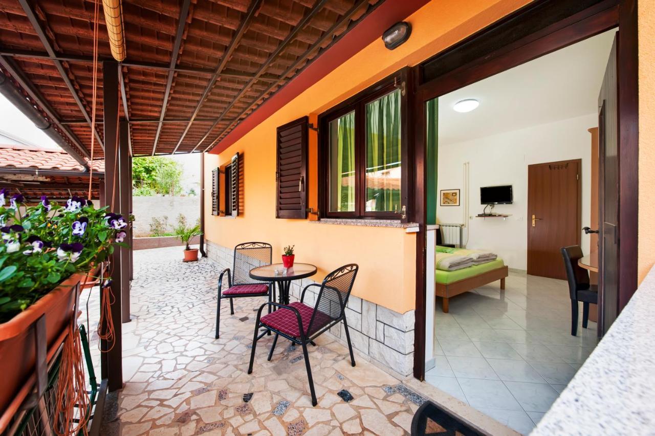 Apartments Erik B&B Adults Only Ровинь Экстерьер фото