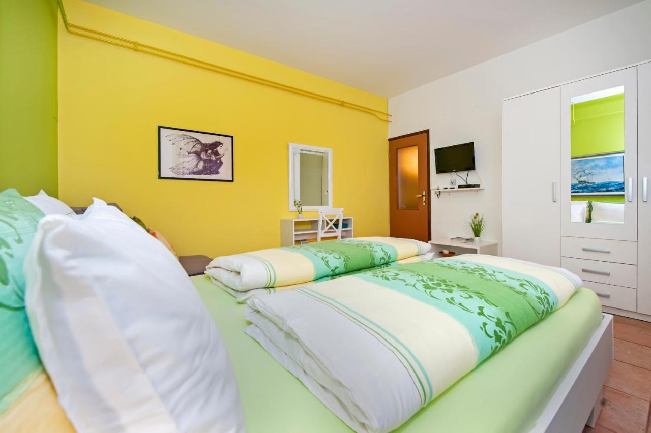 Apartments Erik B&B Adults Only Ровинь Экстерьер фото