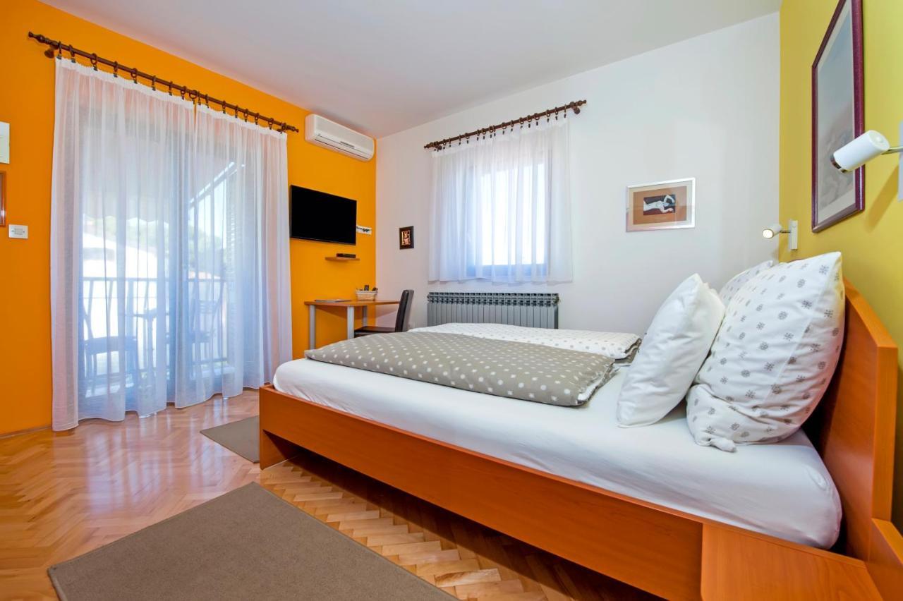 Apartments Erik B&B Adults Only Ровинь Экстерьер фото