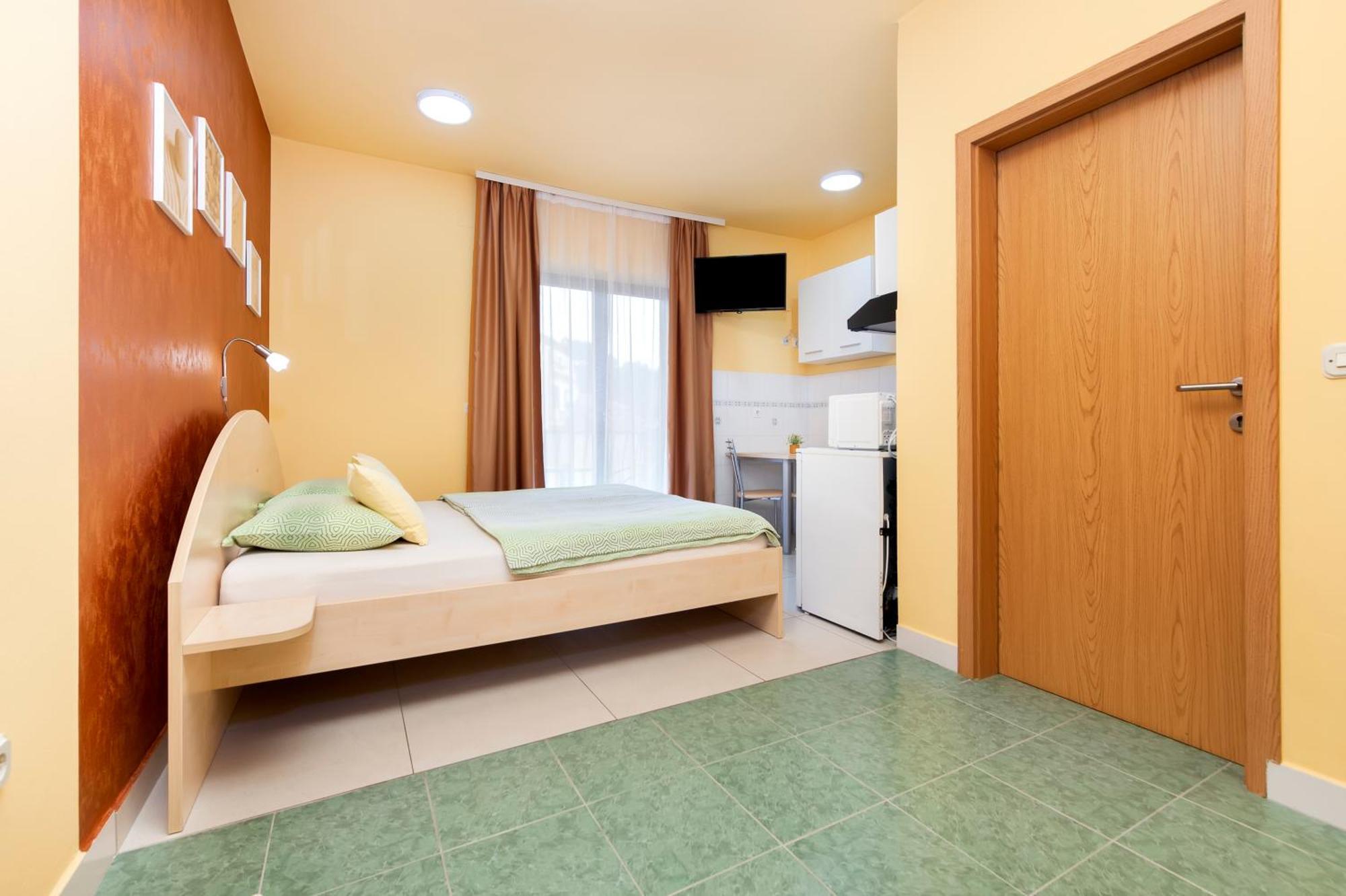 Apartments Erik B&B Adults Only Ровинь Экстерьер фото