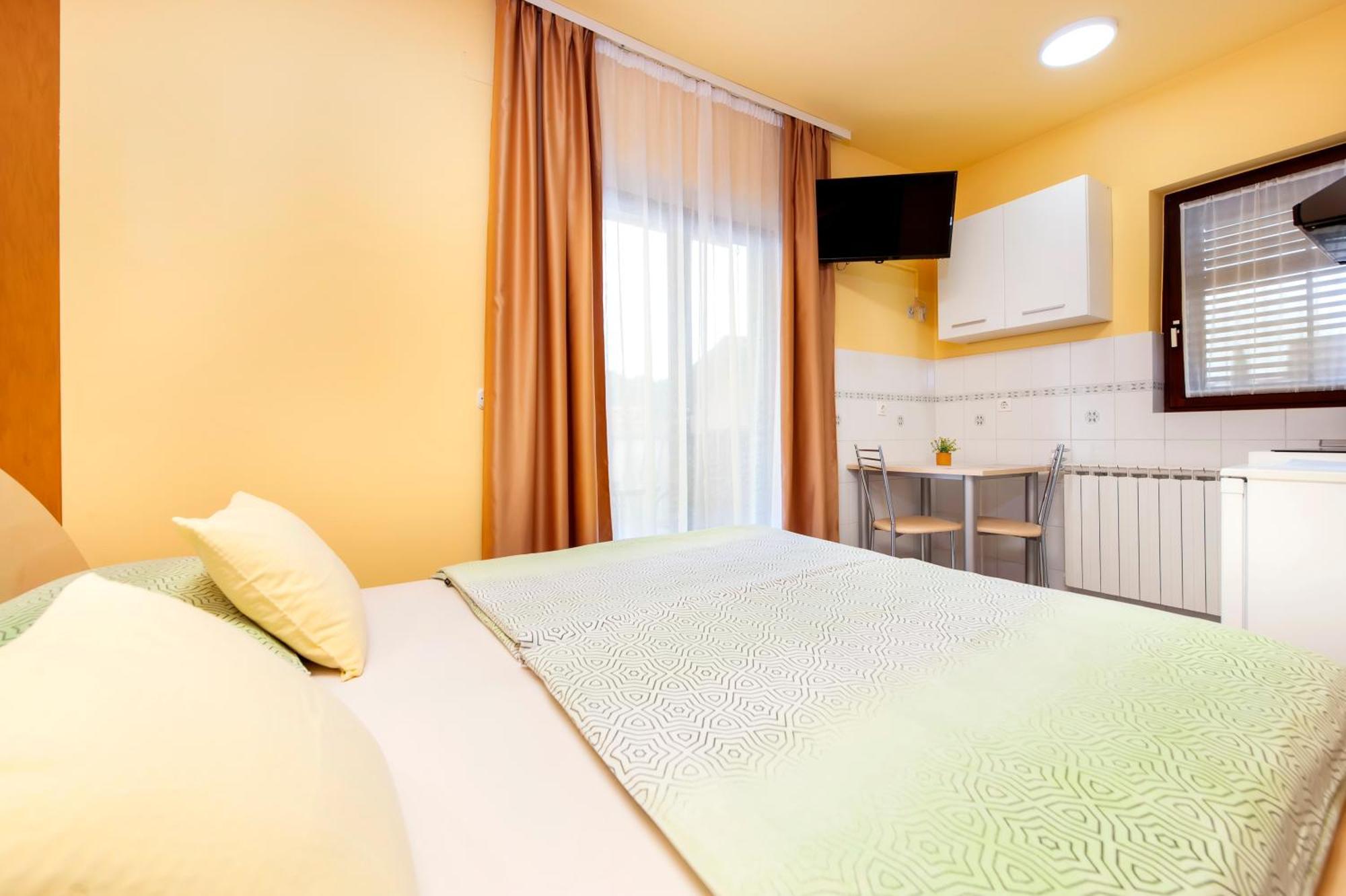 Apartments Erik B&B Adults Only Ровинь Экстерьер фото