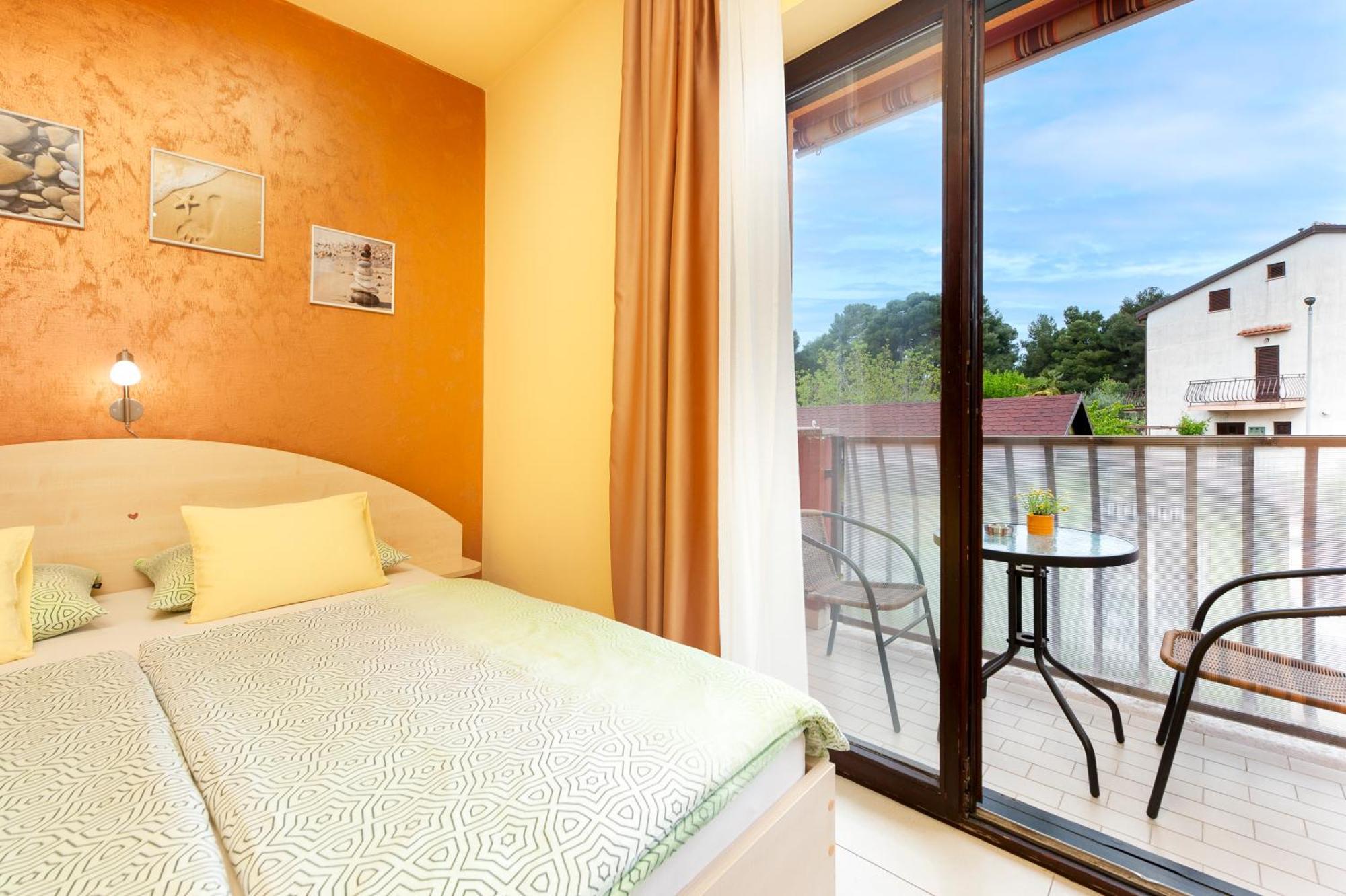 Apartments Erik B&B Adults Only Ровинь Экстерьер фото