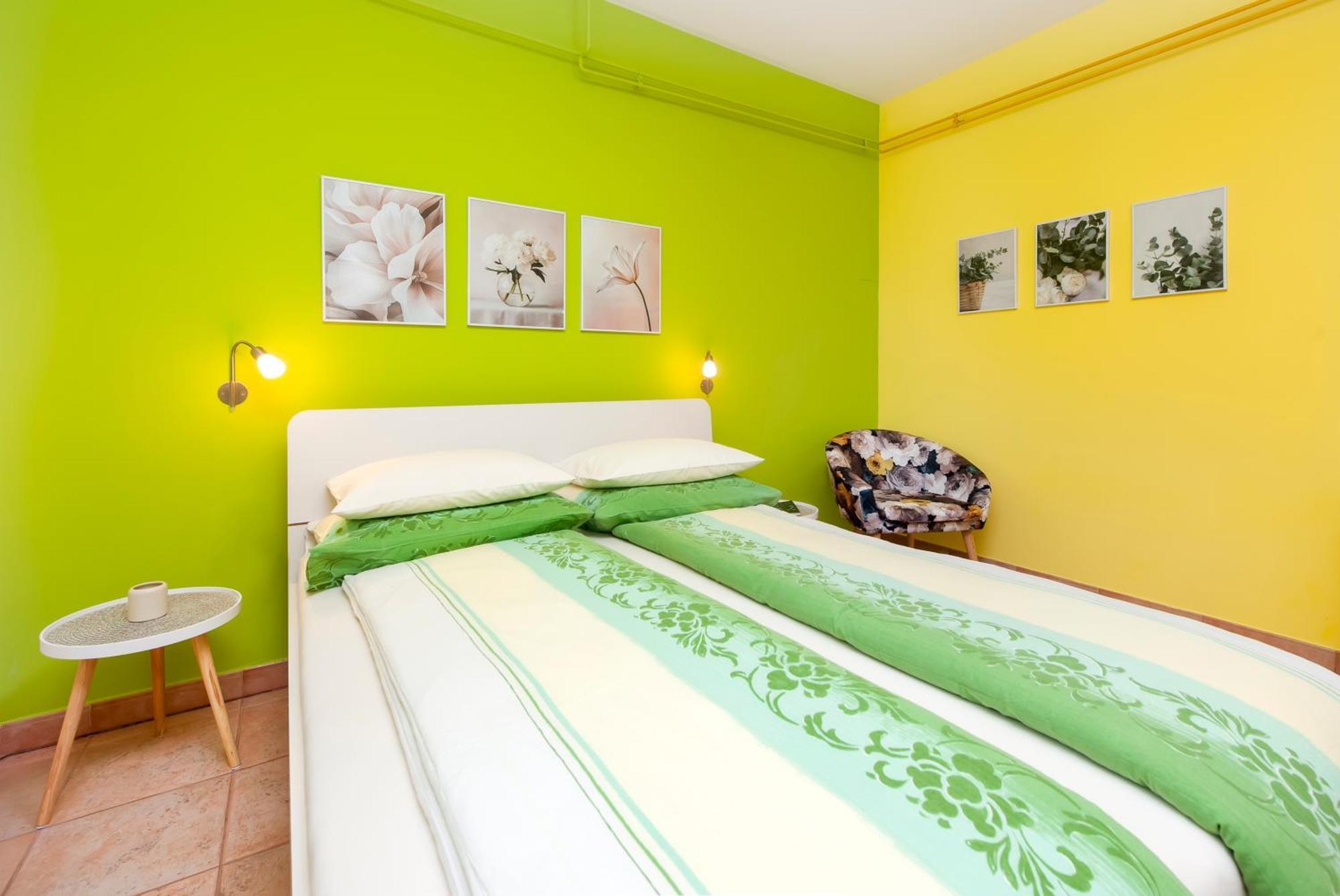 Apartments Erik B&B Adults Only Ровинь Экстерьер фото