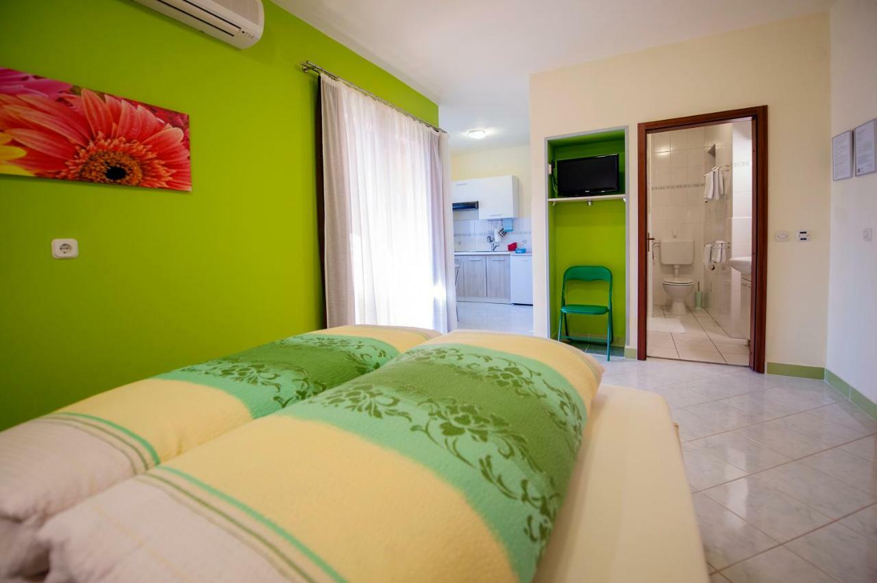 Apartments Erik B&B Adults Only Ровинь Экстерьер фото