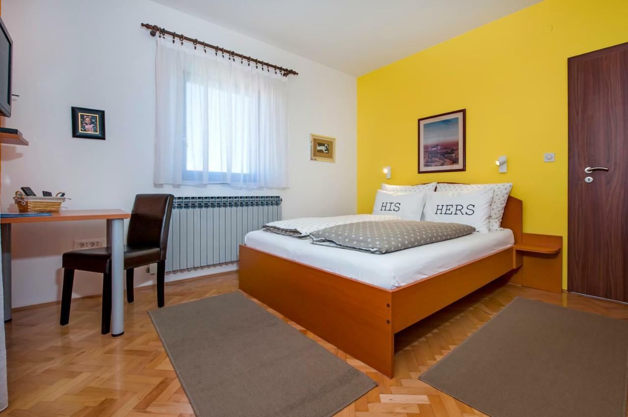 Apartments Erik B&B Adults Only Ровинь Экстерьер фото