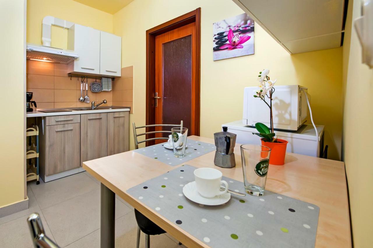Apartments Erik B&B Adults Only Ровинь Экстерьер фото