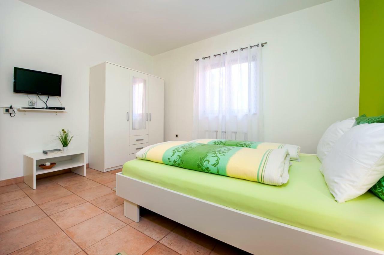 Apartments Erik B&B Adults Only Ровинь Экстерьер фото