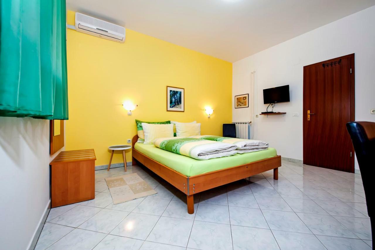 Apartments Erik B&B Adults Only Ровинь Экстерьер фото
