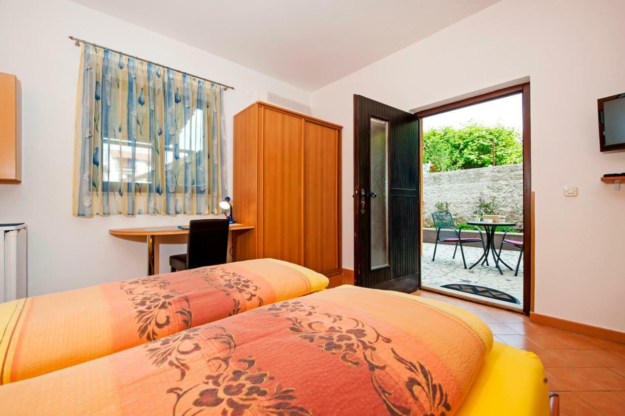 Apartments Erik B&B Adults Only Ровинь Экстерьер фото