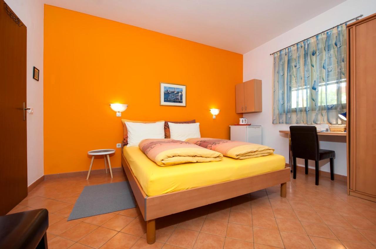 Apartments Erik B&B Adults Only Ровинь Экстерьер фото